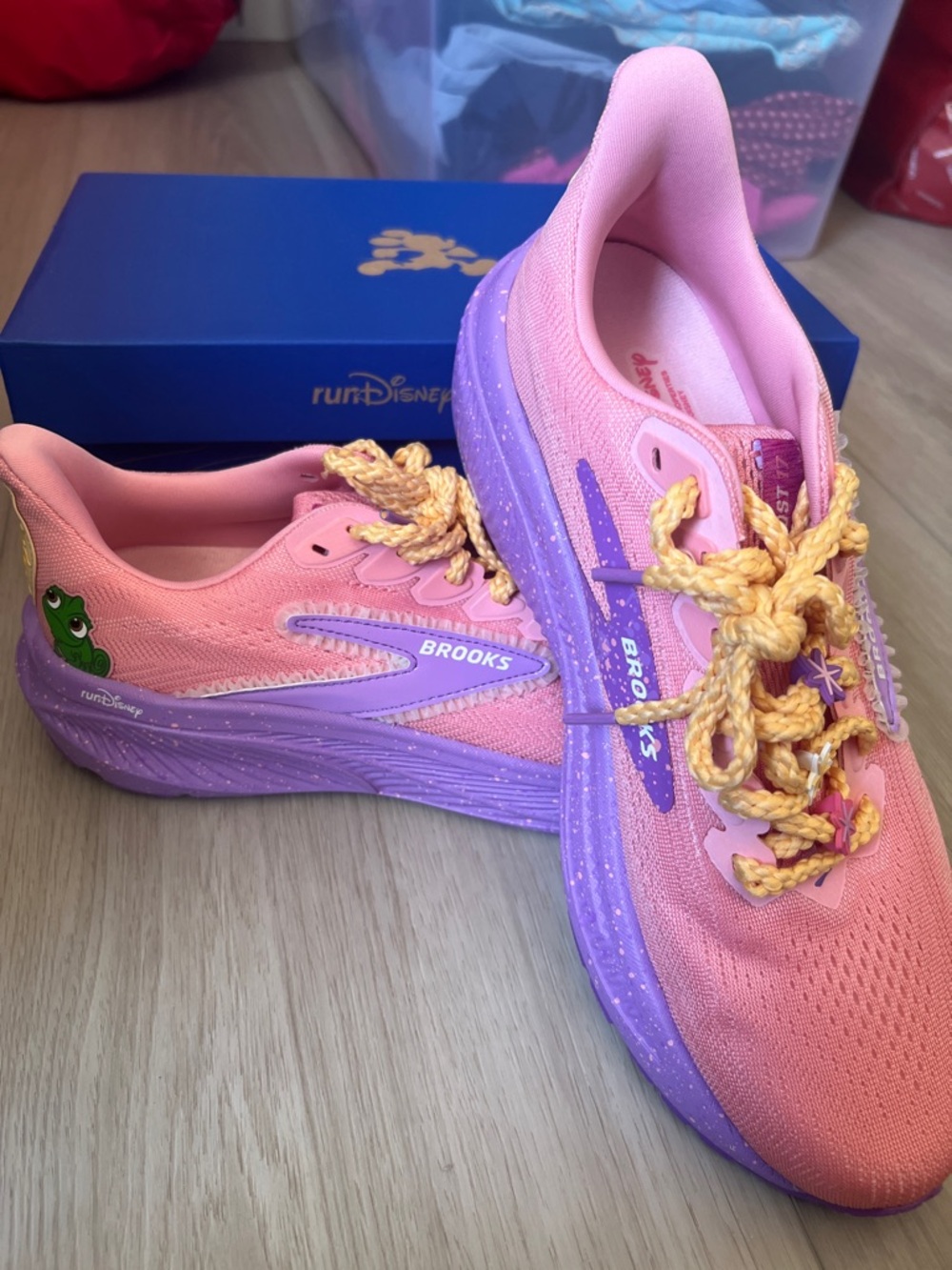 Women’s Brooks RunDisney Ghost 17 Rapunzel Shoe (Size 10.5 Medium B)
